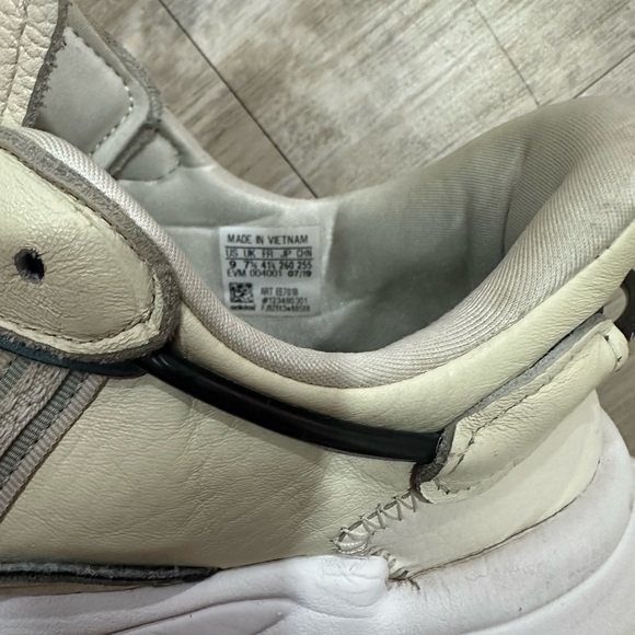 Adidas Ozweego Size 9 Women’s - Picture 7 of 7